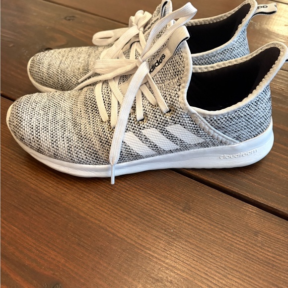 Womans adidas cloud foam sneakers - Picture 2 of 4